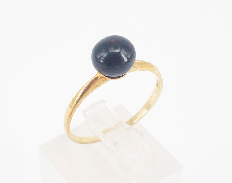 9k rose gold ring with black coral