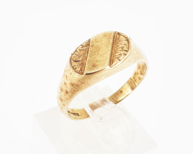 9k gold oval signet ring