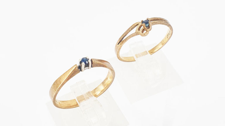 Two vintage 9k gold sapphire rings
