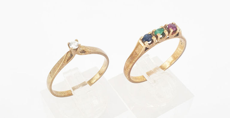 Two vintage 9k gold rings