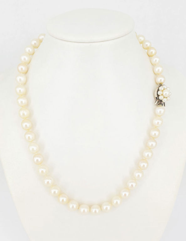 Vintage cultured pearl necklace with 9k white gold clasp
