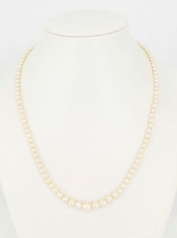 Vintage graduated cultured pearl necklace with 18k gold clasp