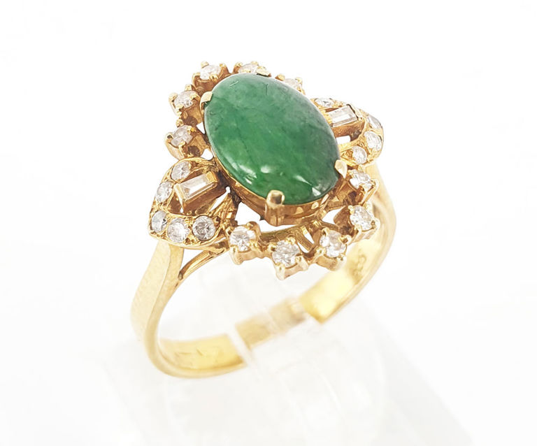 Green stone cabochon diamond and 14k yellow gold dress ring