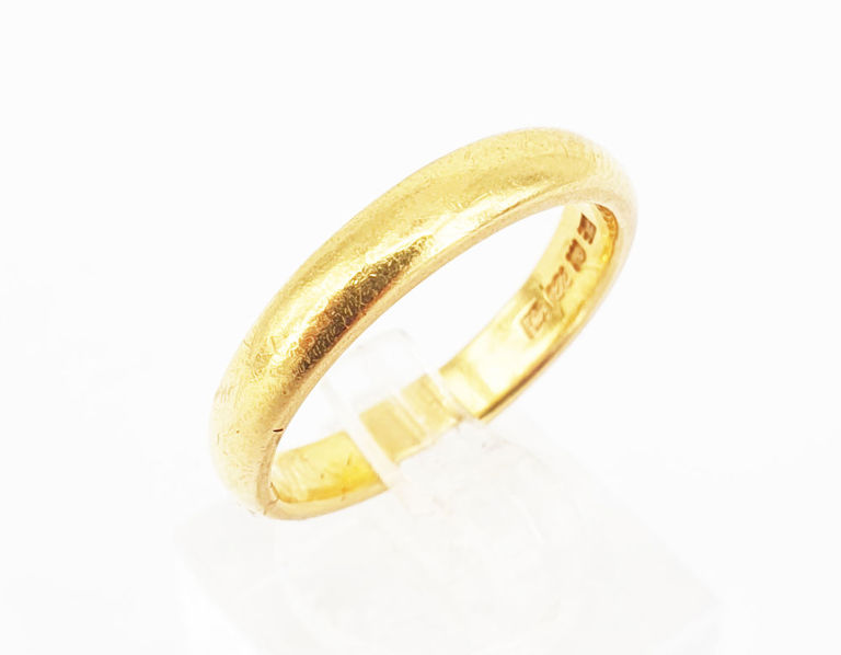 18k yellow gold band ring