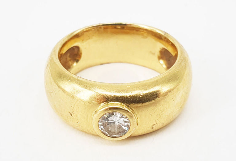 Diamond and 18k gold band ring