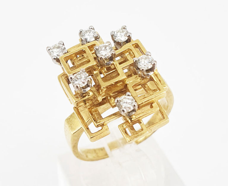 Seven-stone diamond dress ring