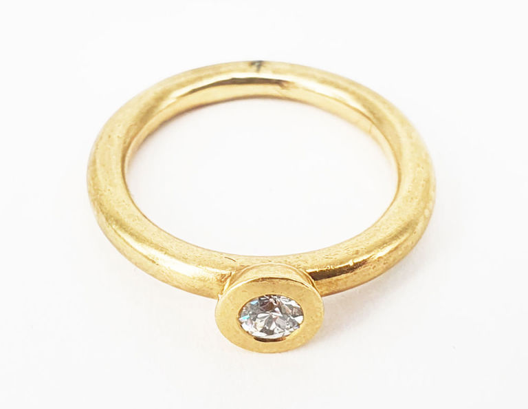 18k gold diamond band ring