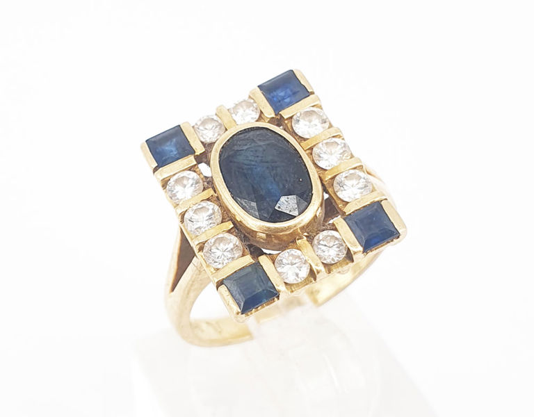 18k gold ring with sapphire and diamond