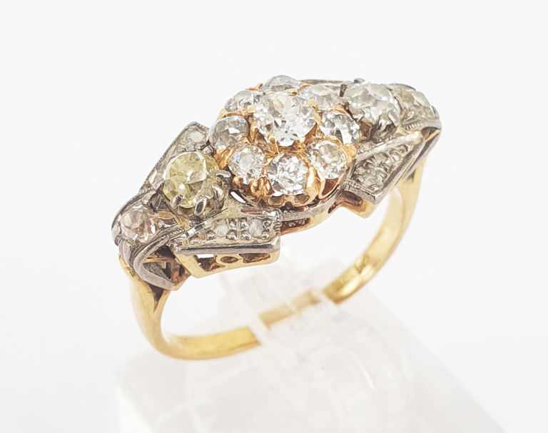 18k gold ring with thirteen stones and diamond