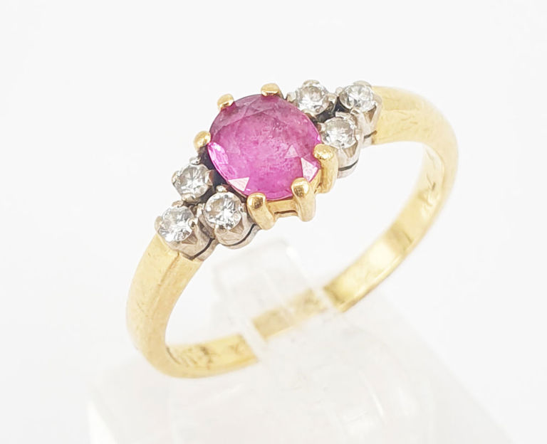 18k gold ring with ruby and diamond