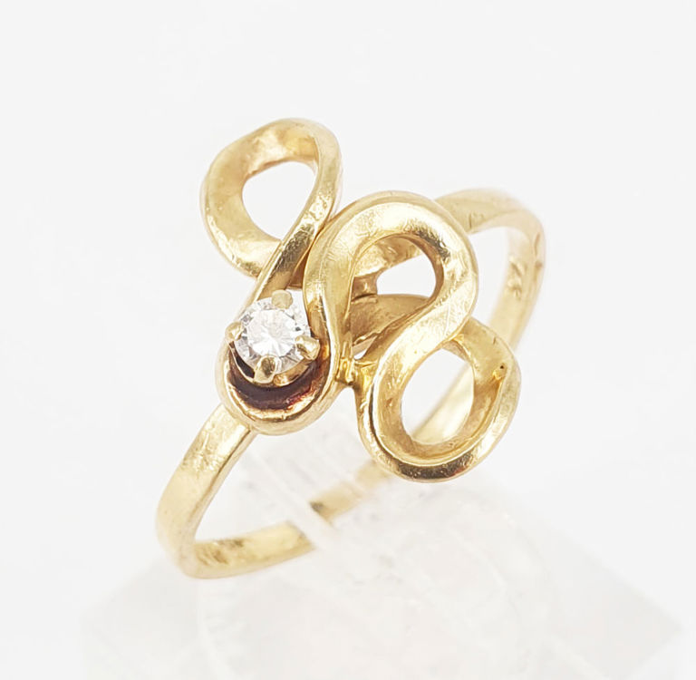 14k gold ring with diamond