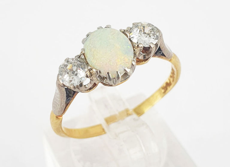 18k gold and platinum ring with opal and diamond