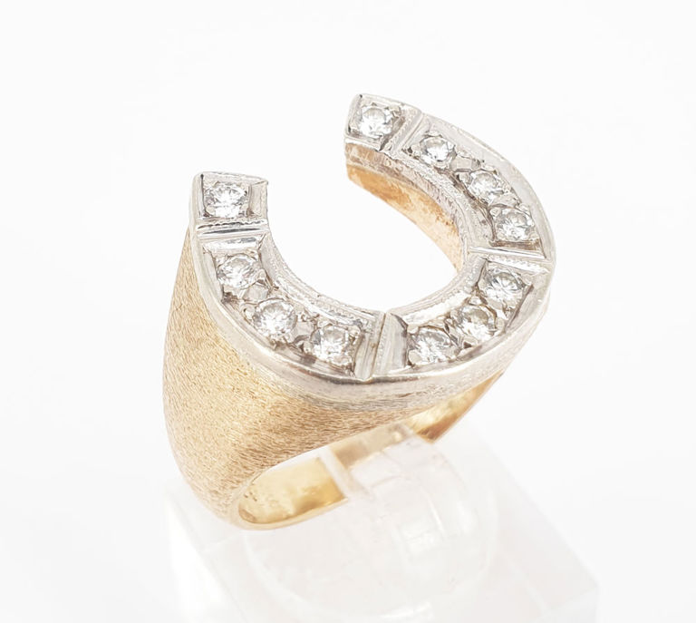 18k gold ring with diamond