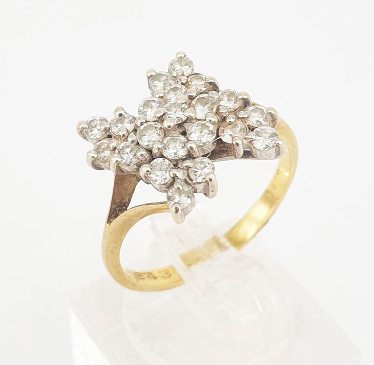 Yellow gold ring with diamond