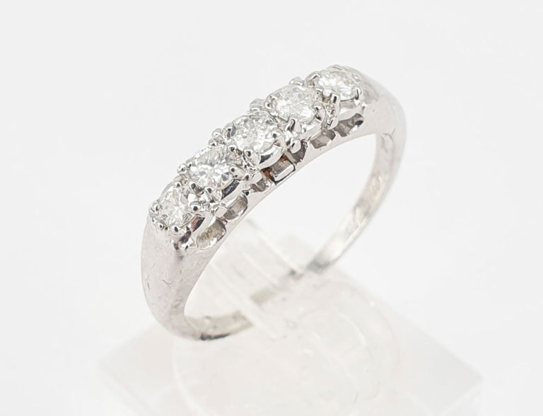 14k gold ring with diamond
