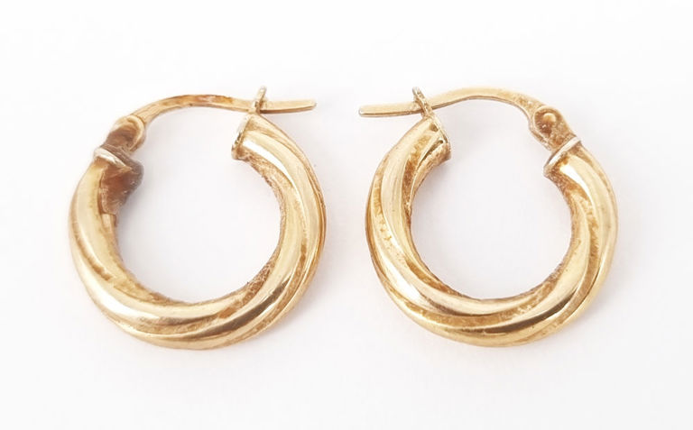 A PAIR OF 9k GOLD TWIST HOOP EARRINGS