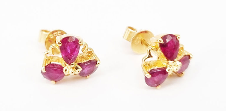 14k gold ear-studs with ruby