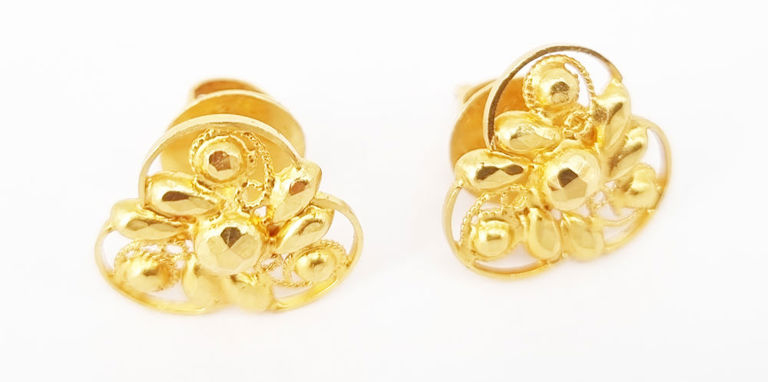 22k gold trefoil screw stud earrings