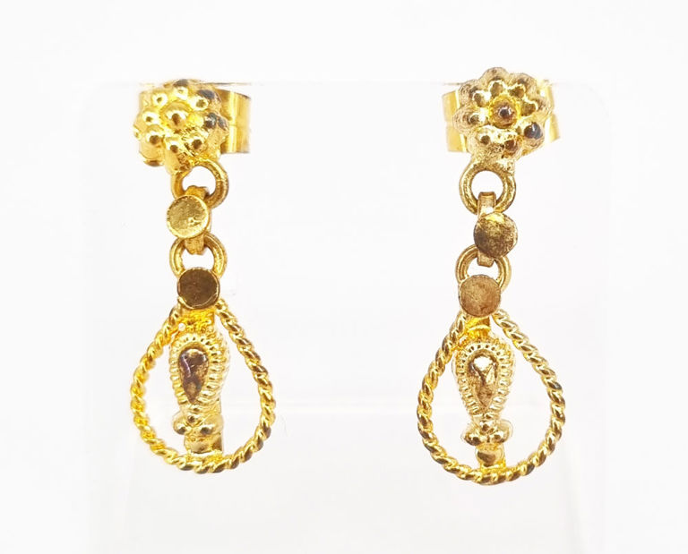 Yellow gold drop earrings