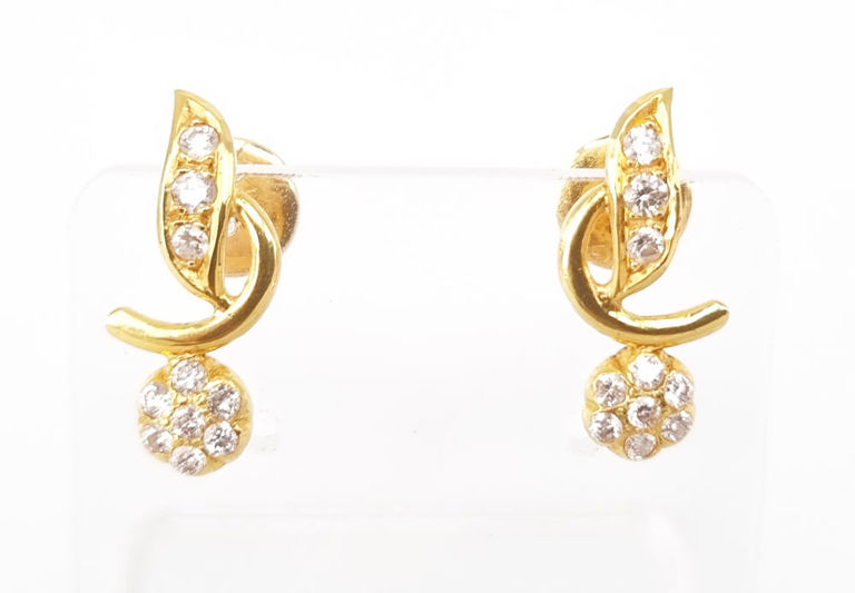 Yellow gold drop earrings with diamonds