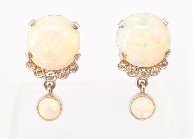 White gold earrings with opal and diamond