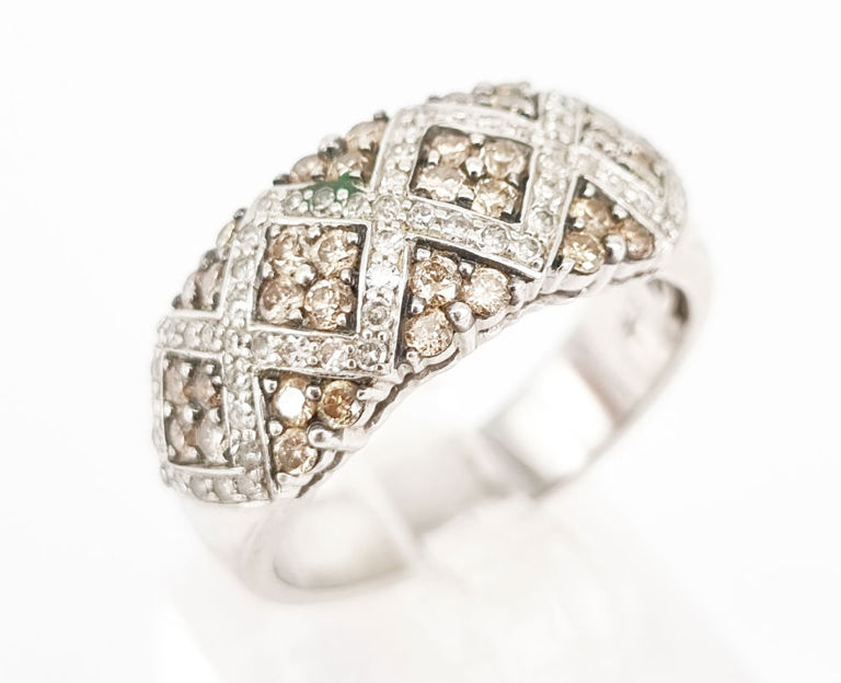 9k white gold dress ring with diamond
