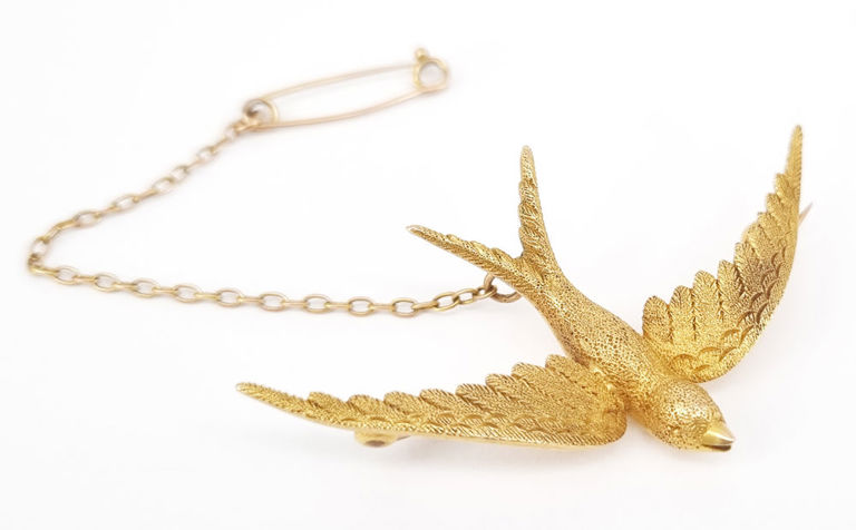 15k gold 'Swallow' brooch with safety chain