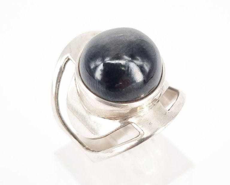 Silver ring with Black Star Diopside cabochon