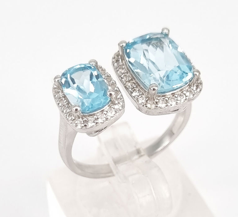 A double blue topaz ring in sterling silver