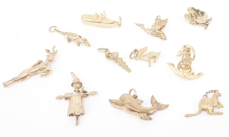 Eleven charms in 9k gold