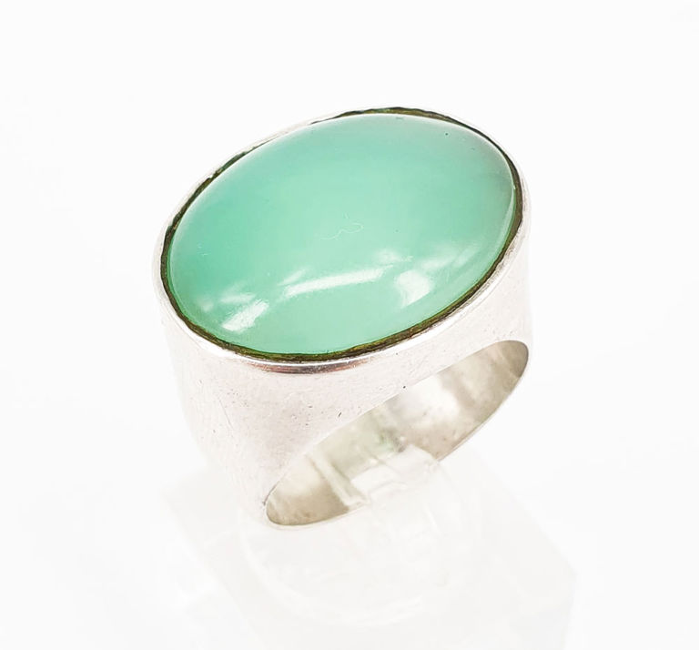 Silver and chrysoprase ring