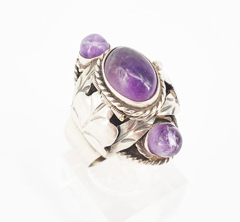 Vintage Mexican silver and cabochon amethyst poison/mystery ring