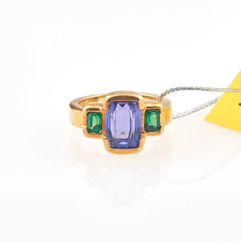 18k gold and stone ring