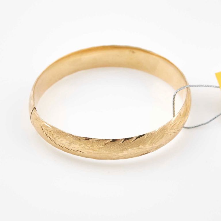 14k gold rigid bracelet