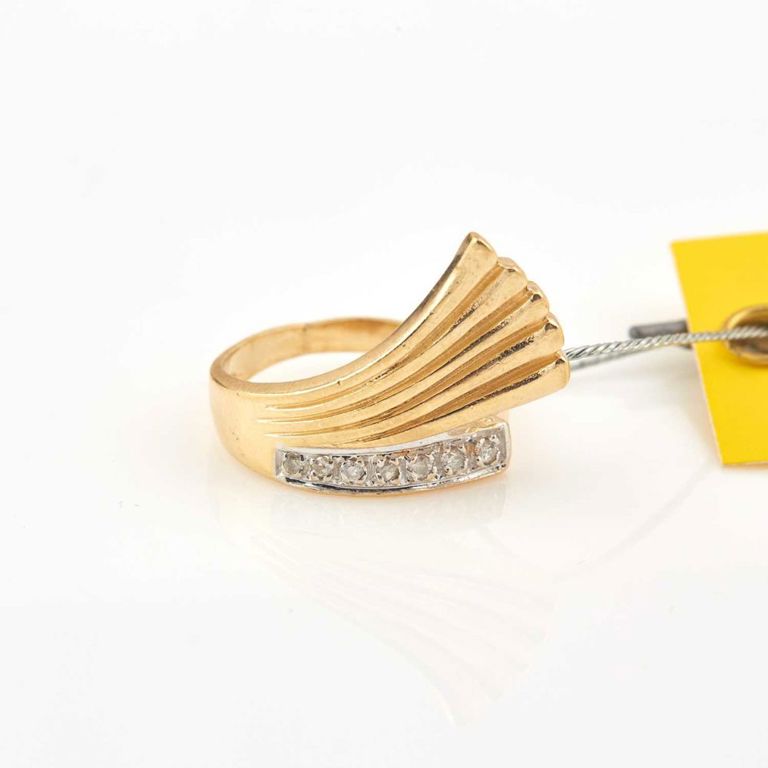 14k gold ring with diamond