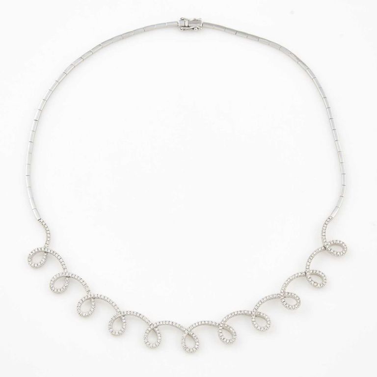 18k gold necklace with diamond