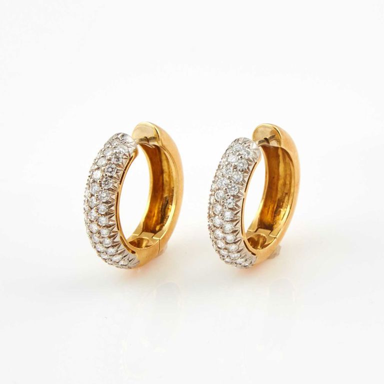 18k gold earrings with diamond