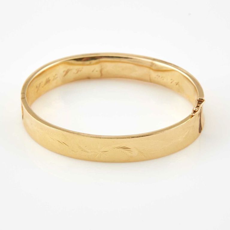 14k gold rigid bracelet