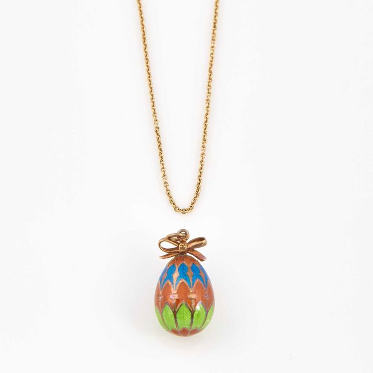 14k gold and enamel pendant and neck chain