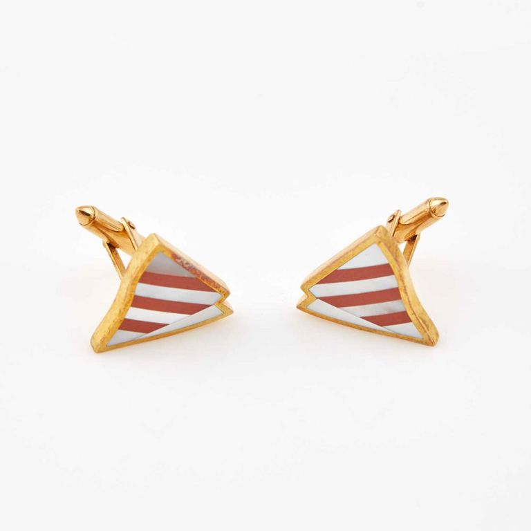 18k gold and stone cuff links