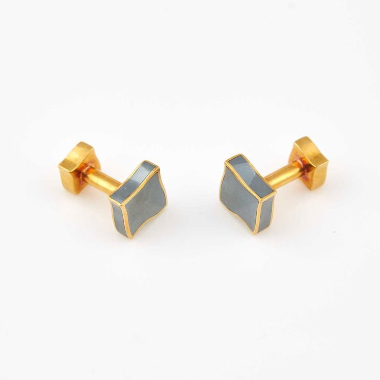 18k gold and stone cuff links