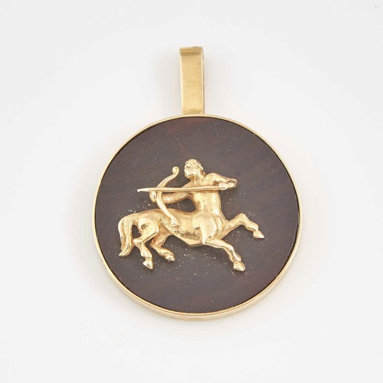 14k gold and stone pendant