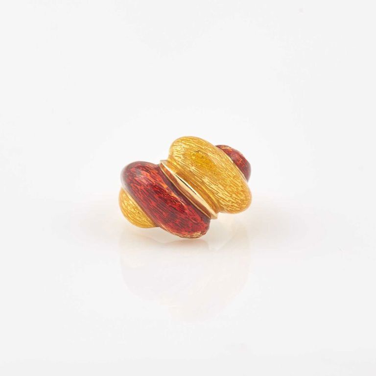 18k gold and enamel ring