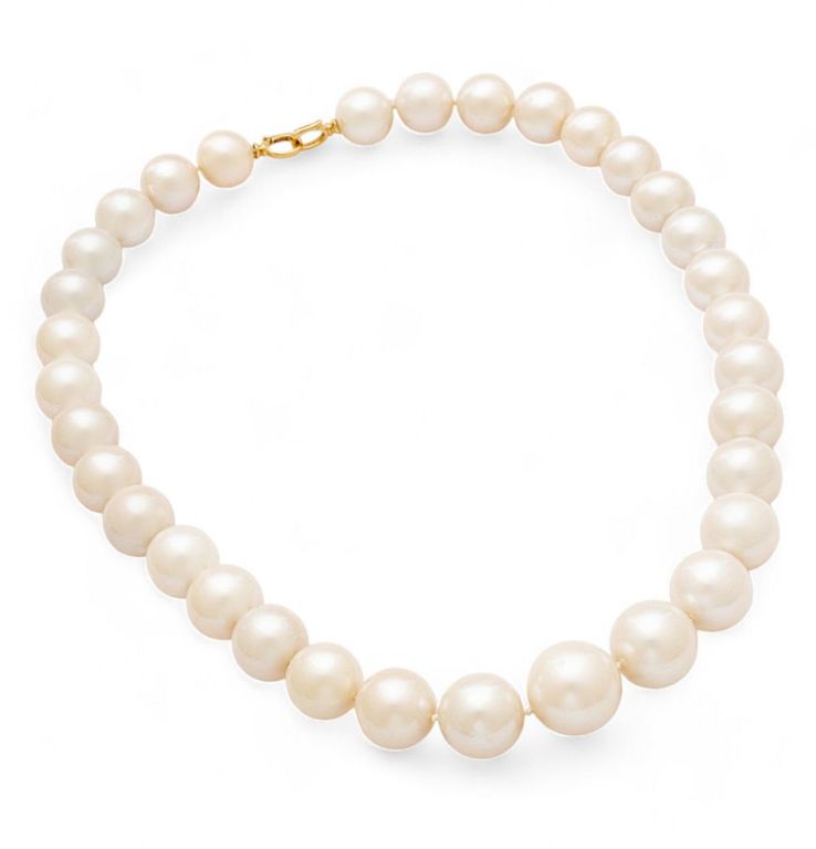 South sea pearl graduated necklace with 18k yellow gold clasp