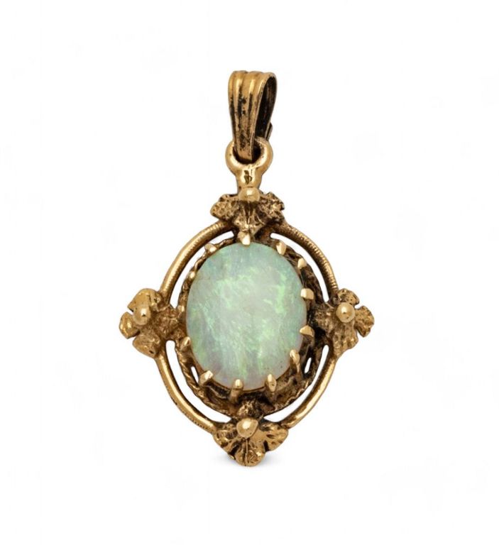 14k yellow gold opal pendant