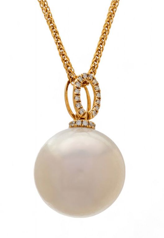 18k yellow gold South Sea pearl and diamond pendant necklace