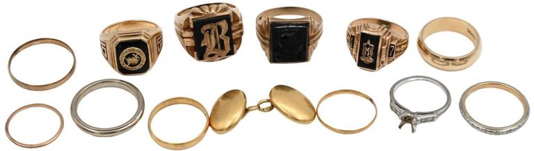 14 piece group of 14k gold and 10k gold rings