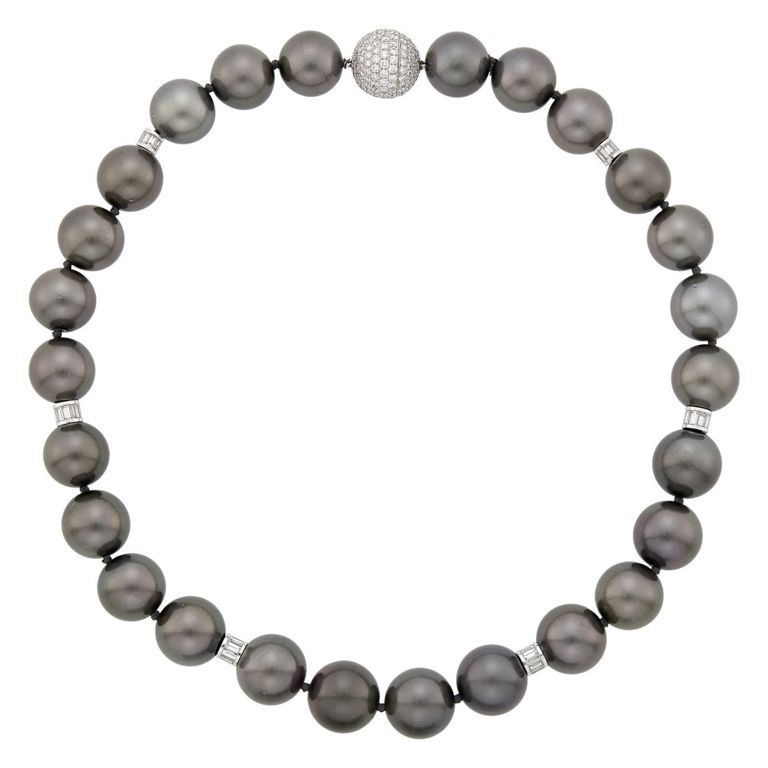 18k white gold necklace with Tahitian gray cultured pearl and diamond