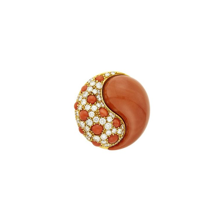 18k gold Yin-Yang ring with coral and diamonds