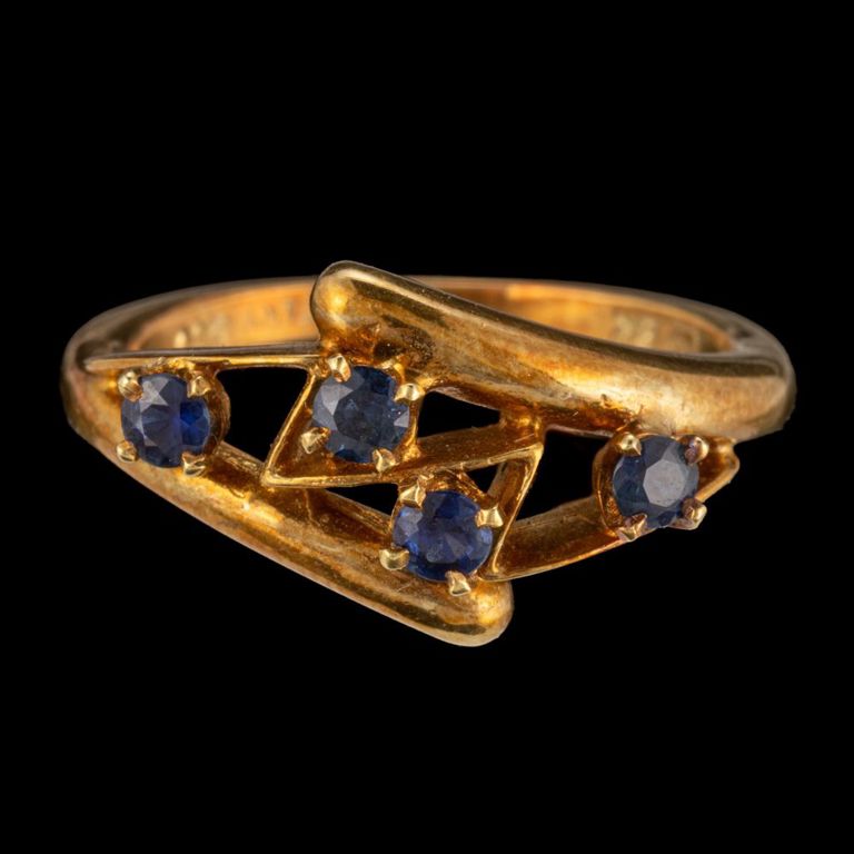 Vintage Tiffany & Co. 18k yellow gold and sapphire lady's ring